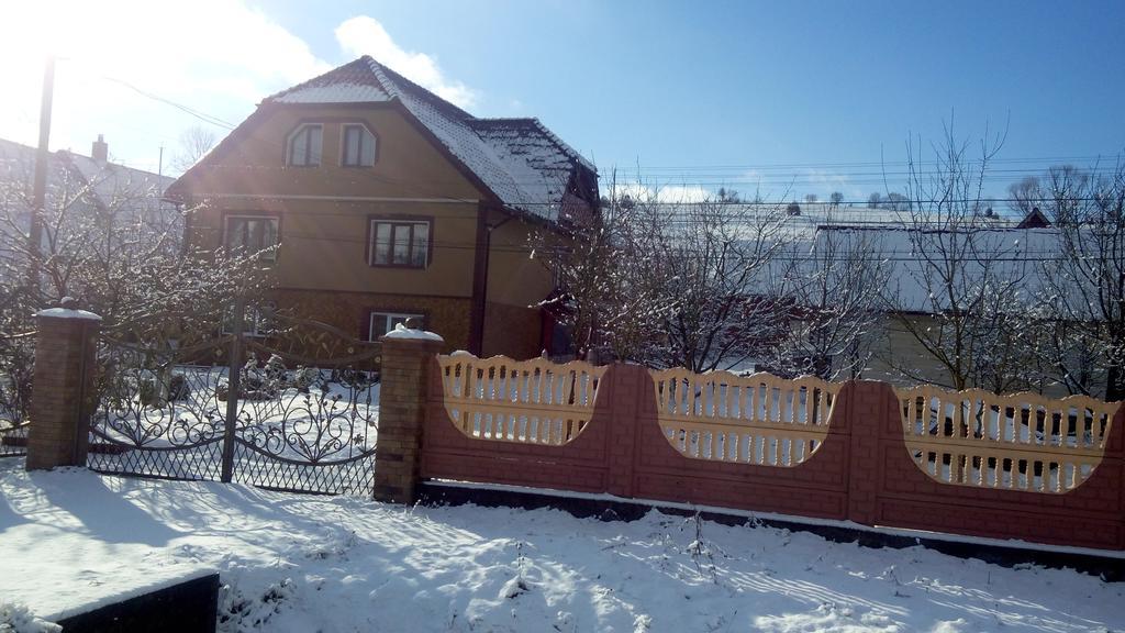 Sadyba Gostynniy Dvir Izki Exterior foto